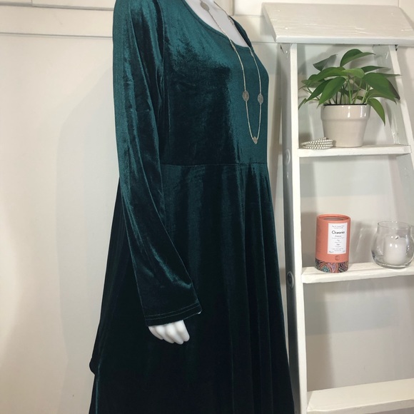 Magnifique robe de velours verte forêt ❤️Neuve! Aubaine - Picture 9 of 9
